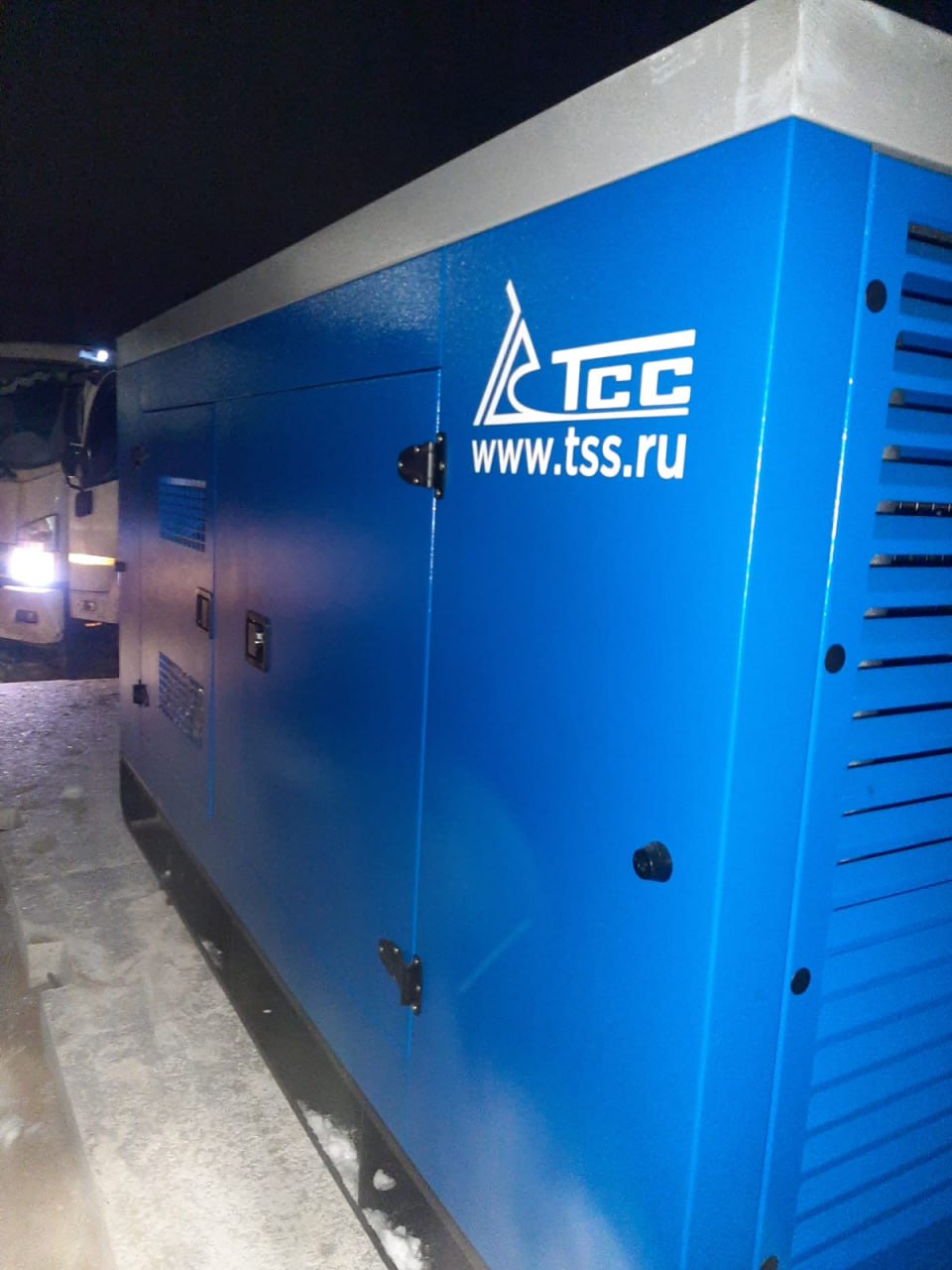 Дизельный генератор ТСС АД-108C-Т400-1РКМ15 108 квт в кожухе доставлен клиенту в Подмосковье